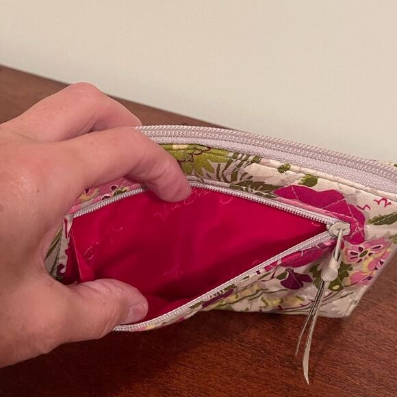 Vera Bradley Zip Around Wallet Make Me Blush NWOT - Picture 4 of 8